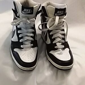 Nike Black and White Dunk Sky High Model 528899-101 Womens Pre-owned, Size 8.5